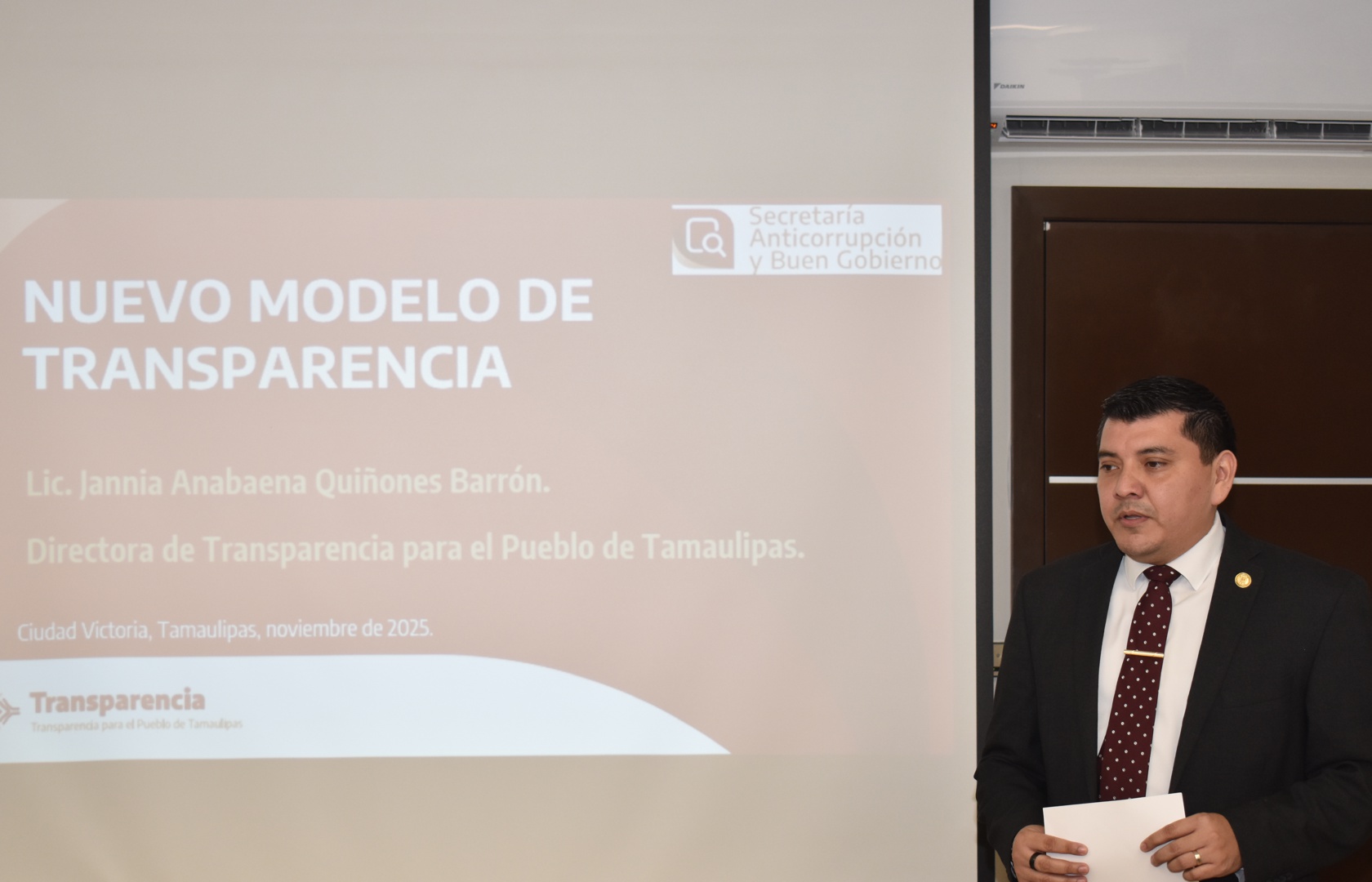 Conferencia: “Nuevo Modelo de Transparencia”.